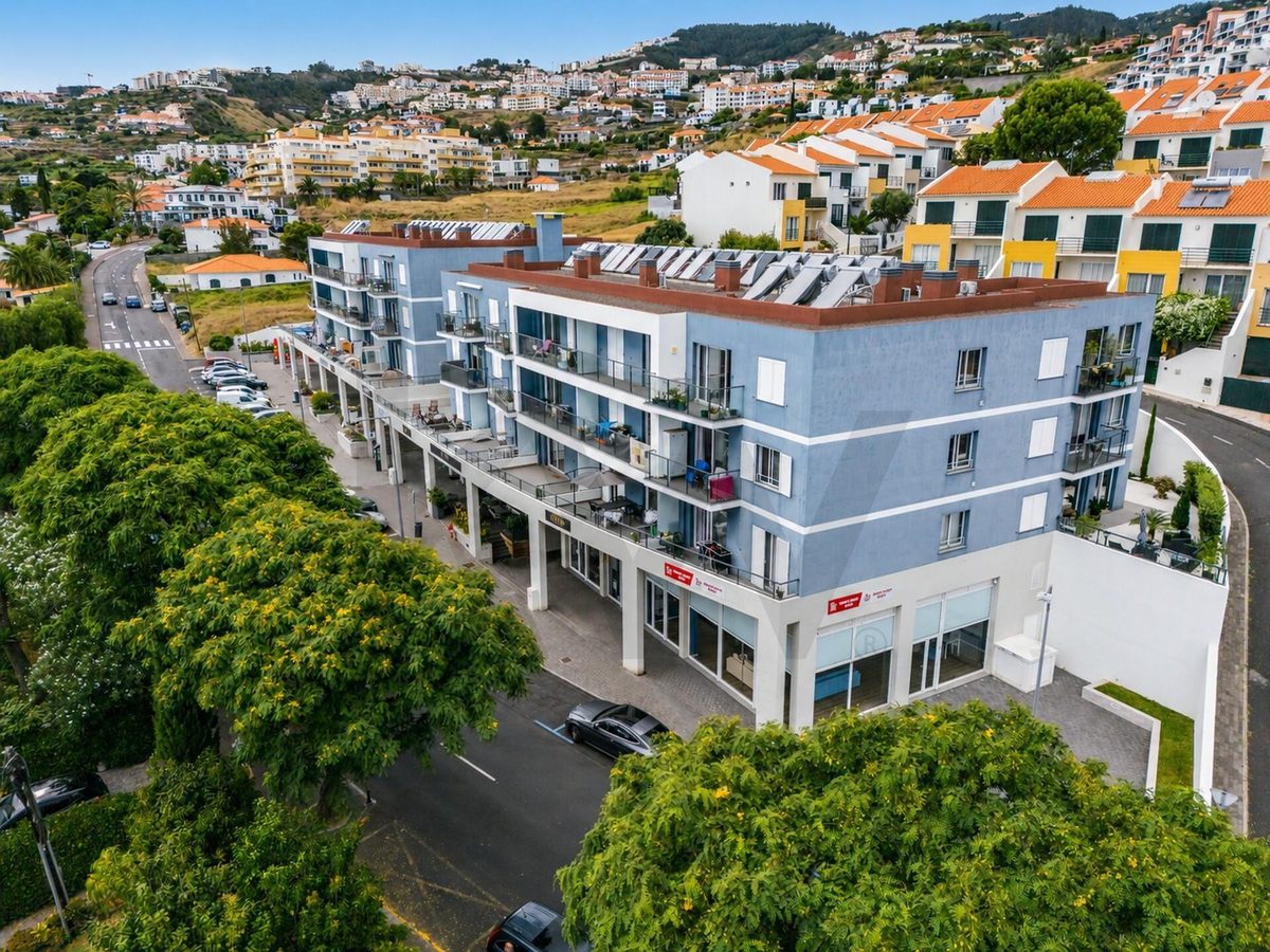Loja comercial arrendada no Caniço de Baixo