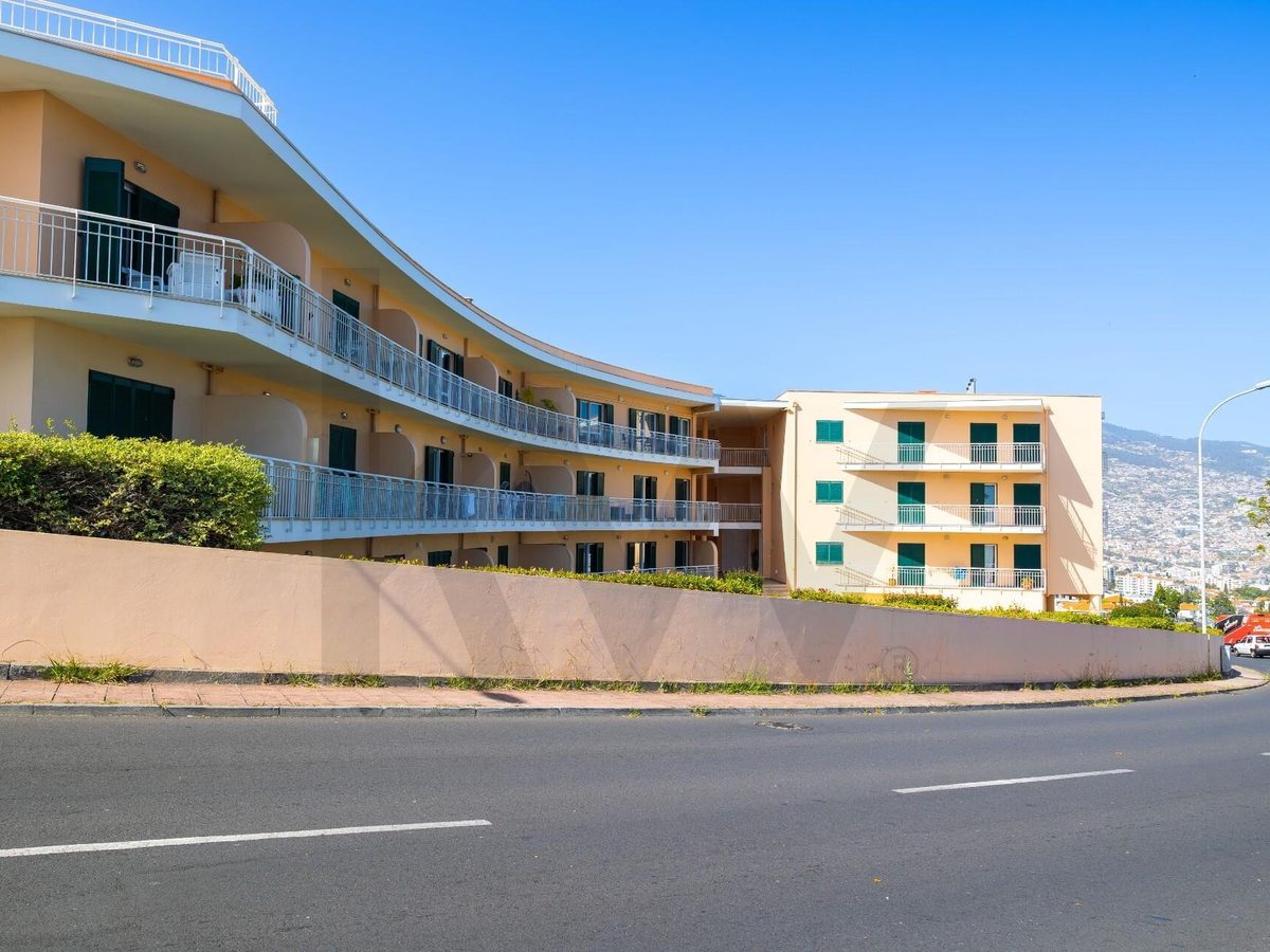 Apartamento T3 duplex em São Martinho, com vista panorâmica sobre a baía do Funchal