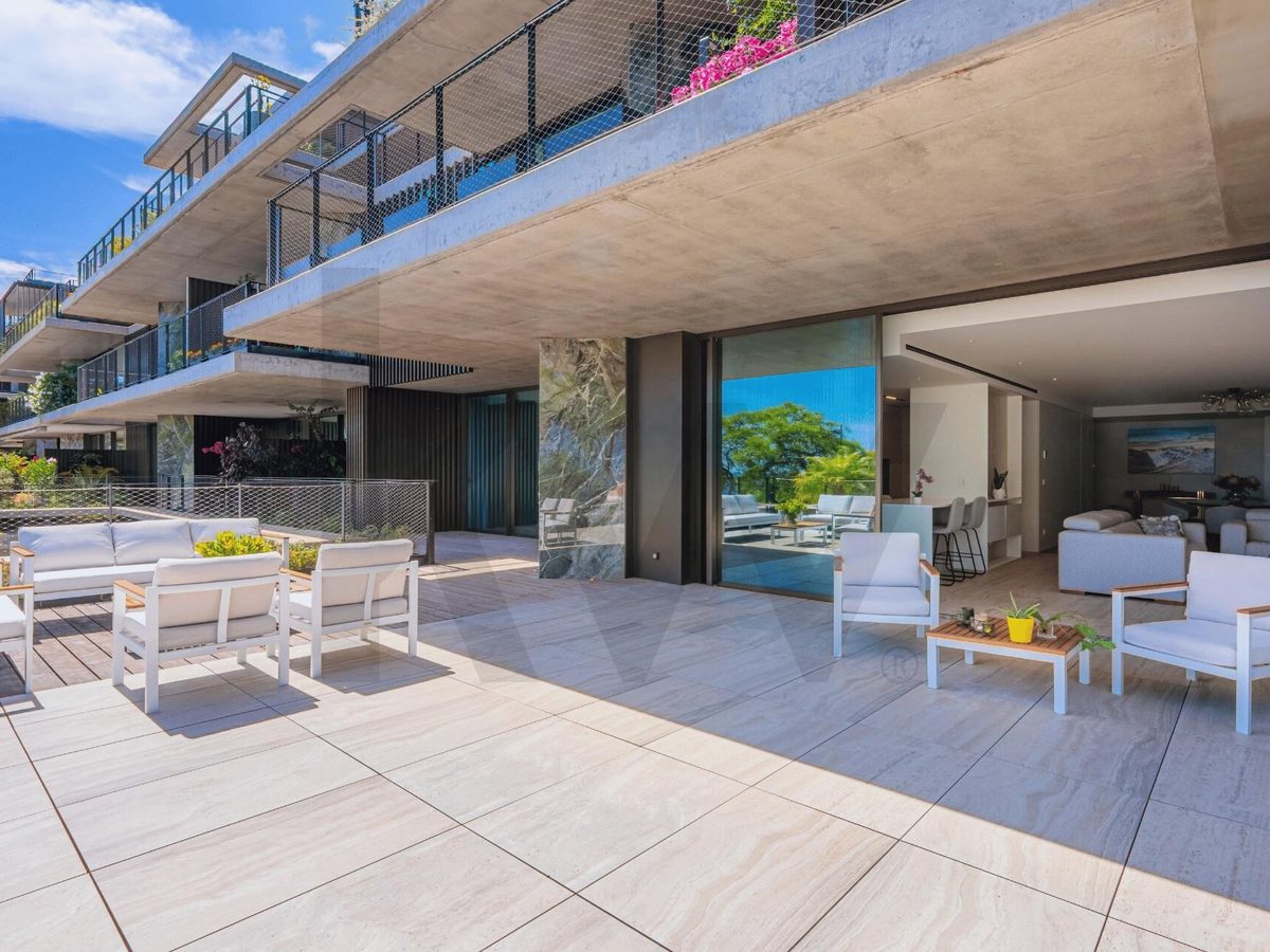 Apartamento de luxo na Savoy Residence Monumentalis, Funchal, com terraço sobre o Atlântico