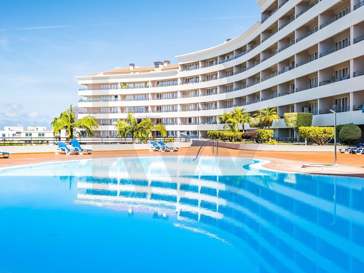 Apartamento na Ajuda, Funchal, com sala ampla e luz natural